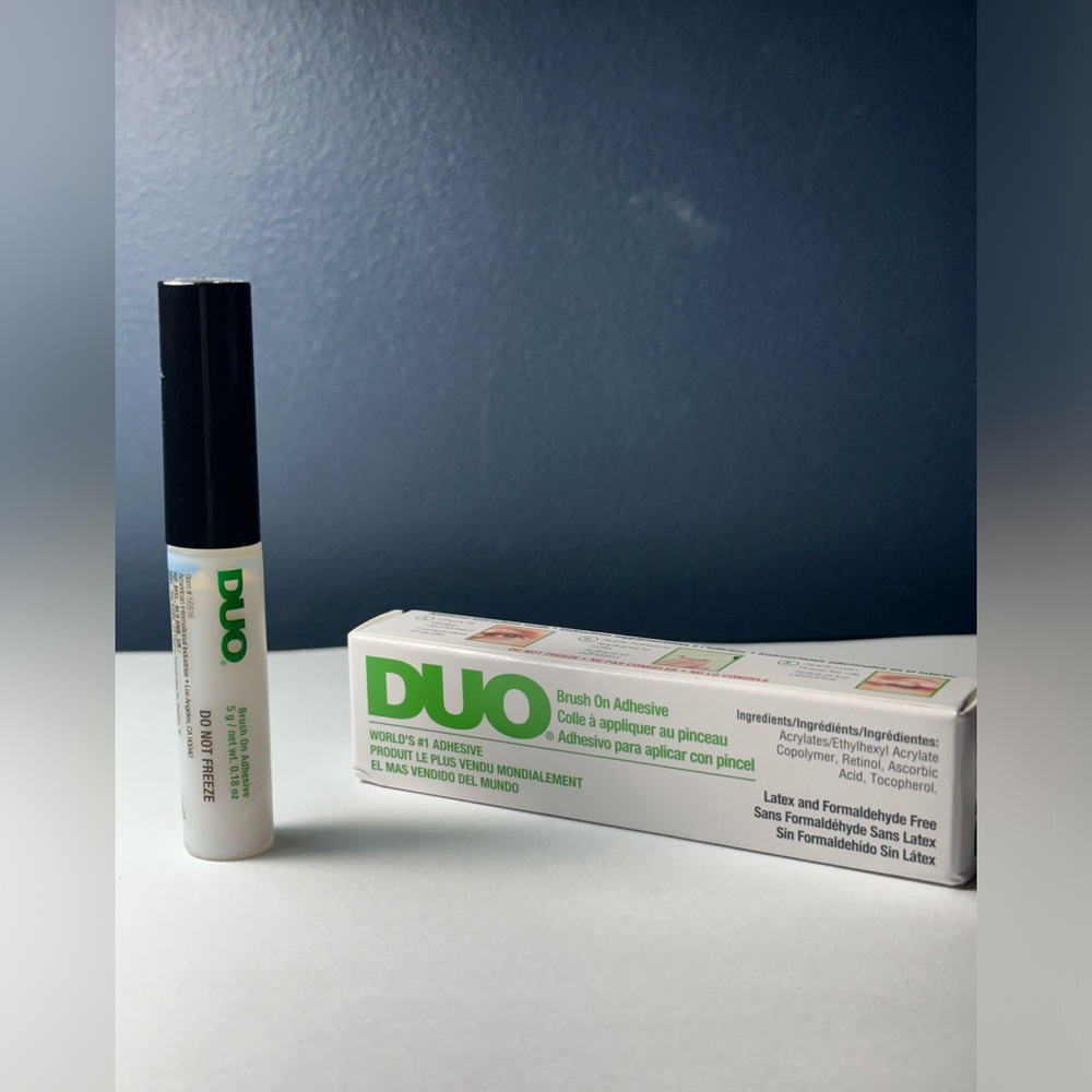 DUO BRUSH ON ADHESIVE NEW